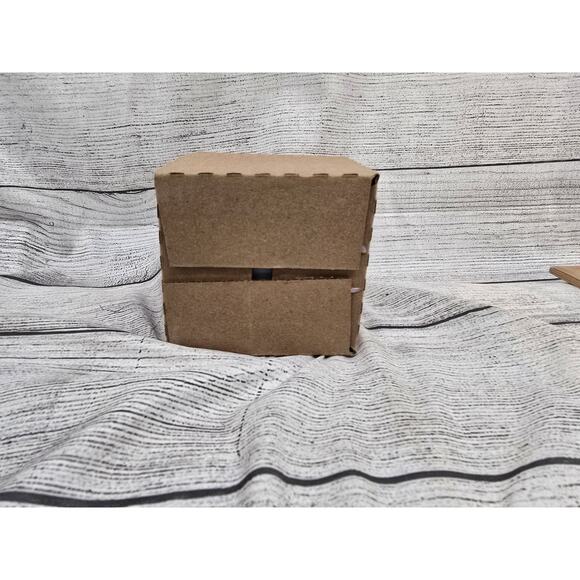 BATH & BODY WORKS White barn Eucalyptus Snowfall 3-WICK HOLIDAY SCENTED Candle - Picture 3 of 4